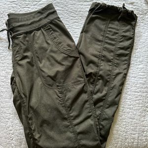 The North Face Lightweight activewear pants, hike, rock hopping, medium EUC